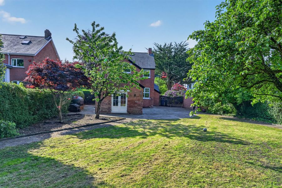 9 Finaghy Park North