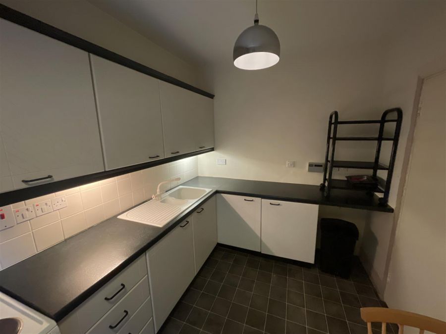 Apt 4 Holyrood Manor