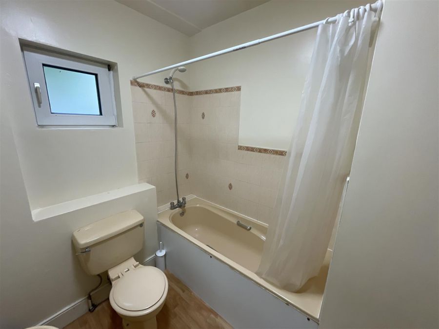 Apt 4 Holyrood Manor
