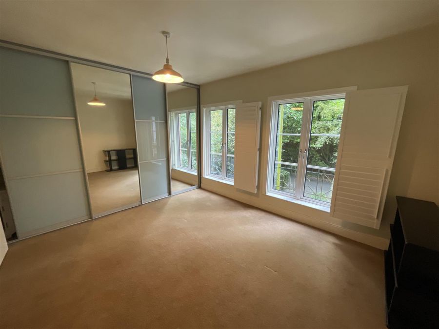 Apt 4 Holyrood Manor