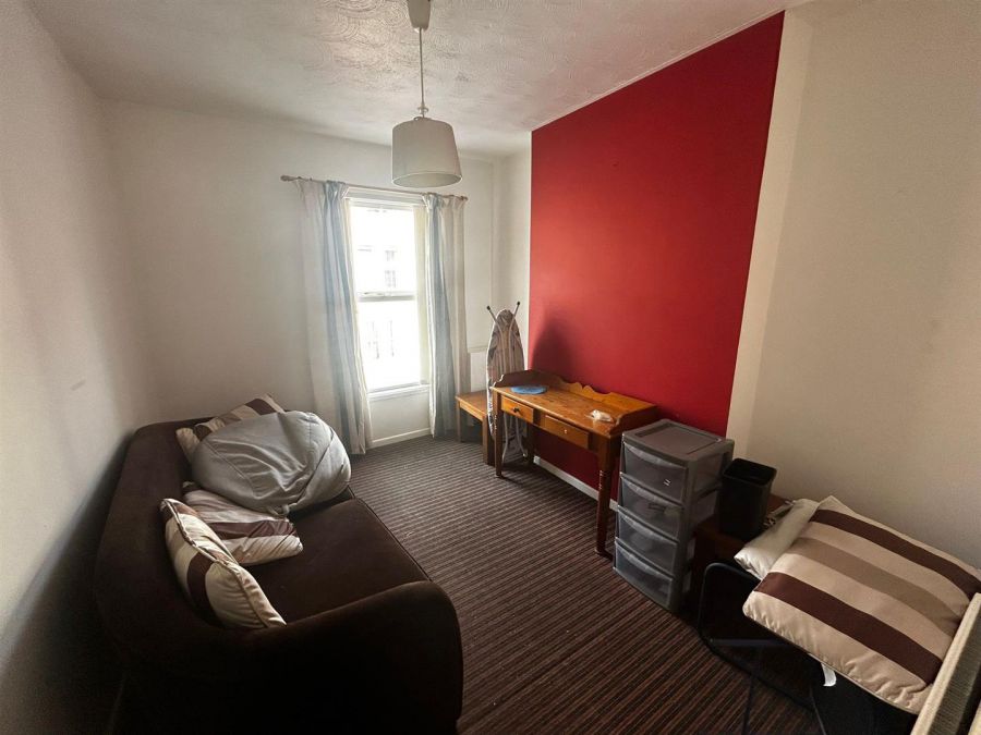 Flat 2, 102 Wellesley Avenue