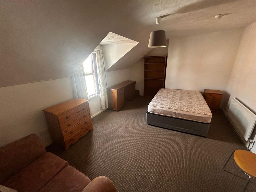 Flat 2, 102 Wellesley Avenue