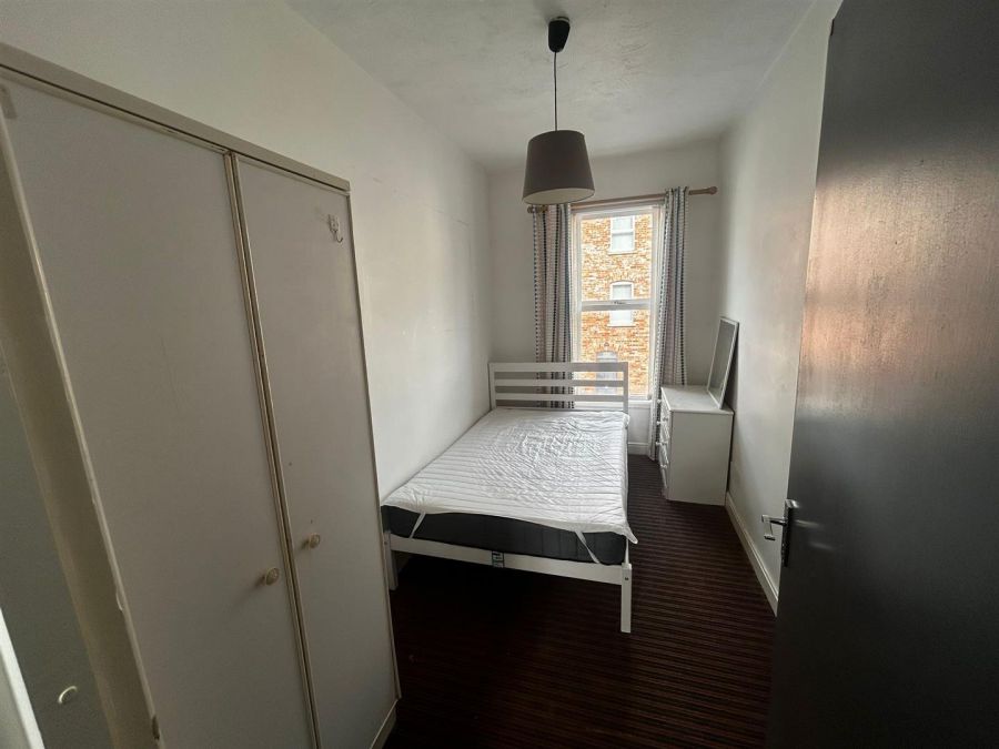 Flat 2, 102 Wellesley Avenue