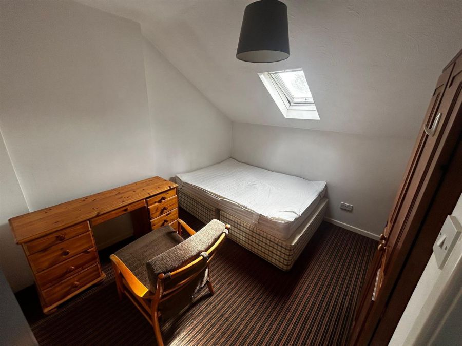 Flat 2, 102 Wellesley Avenue