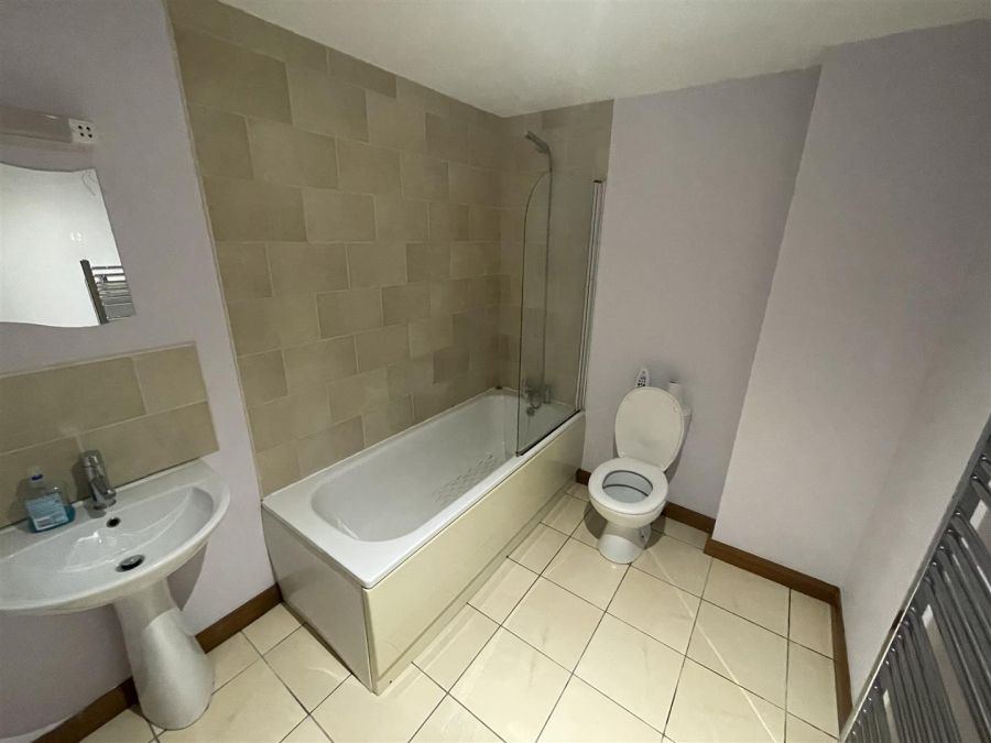 Apt 5, 230 Malone Road