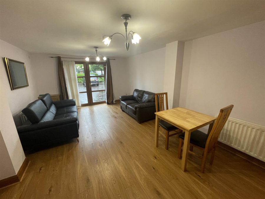 Apt 5, 230 Malone Road