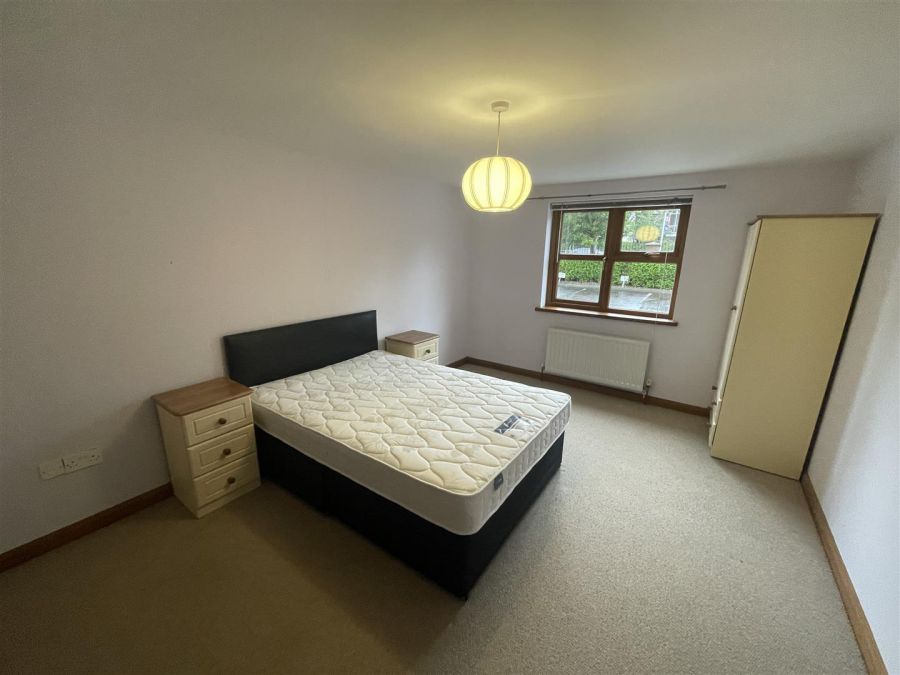 Apt 5, 230 Malone Road