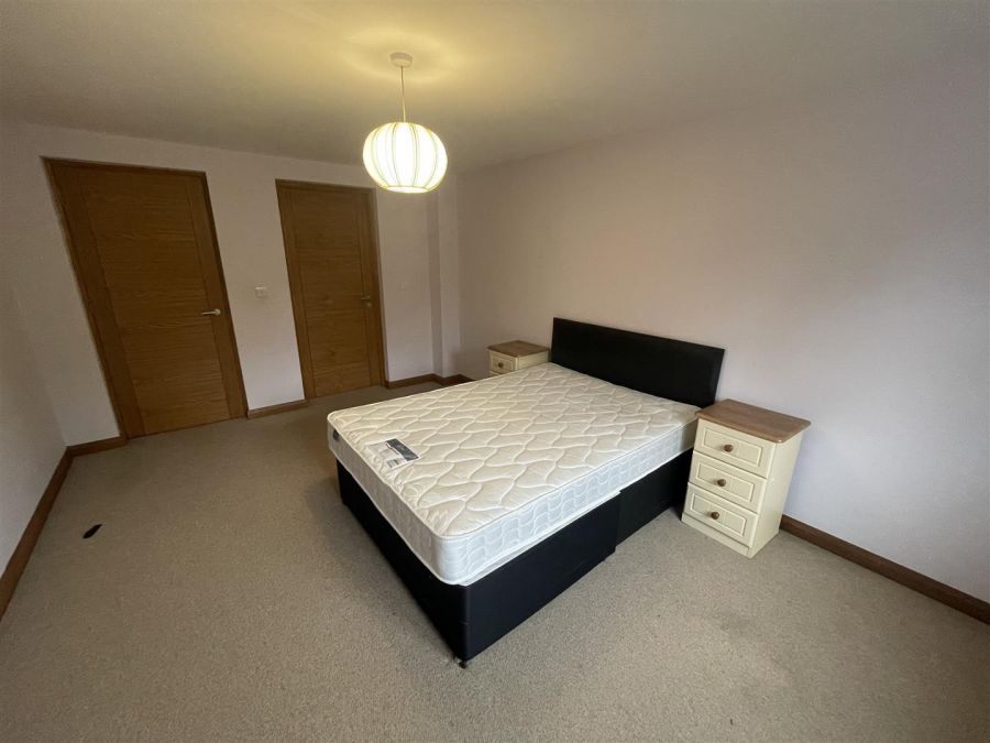 Apt 5, 230 Malone Road