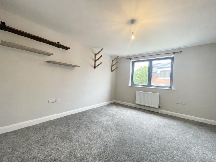 Apt 3, 1A Utility Street
