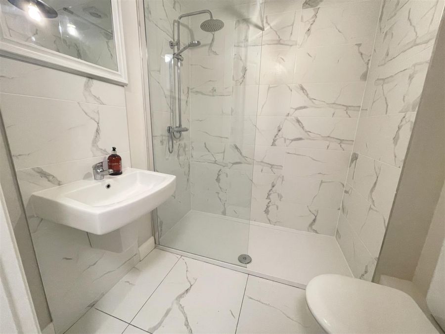 Apt 3, 1A Utility Street