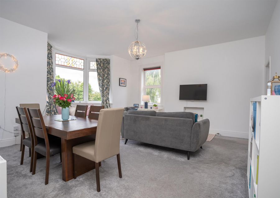Apt 5, 16 Derryvolgie Avenue