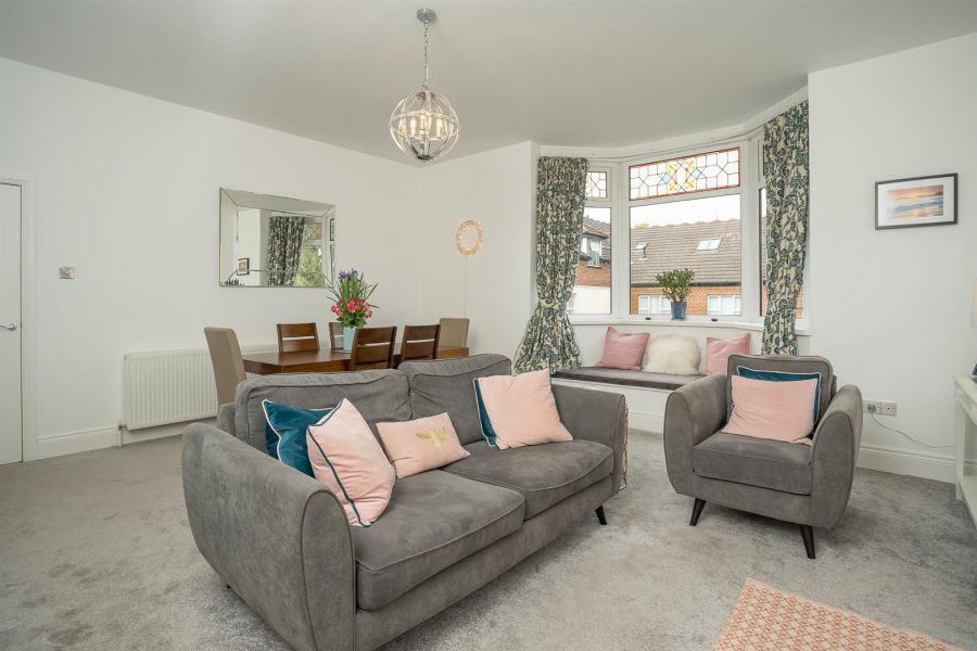 Apt 5, 16 Derryvolgie Avenue