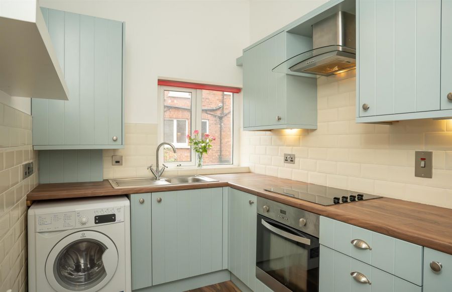 Apt 5, 16 Derryvolgie Avenue