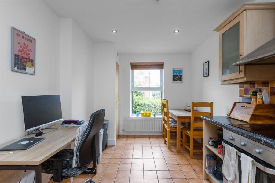 Apt 6, 48 Marlborough Park South