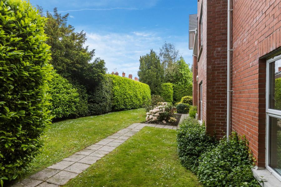 Apt 6, 48 Marlborough Park South