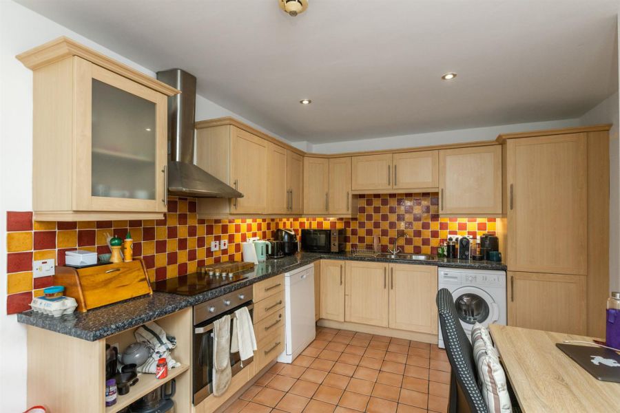 Apt 6, 48 Marlborough Park South