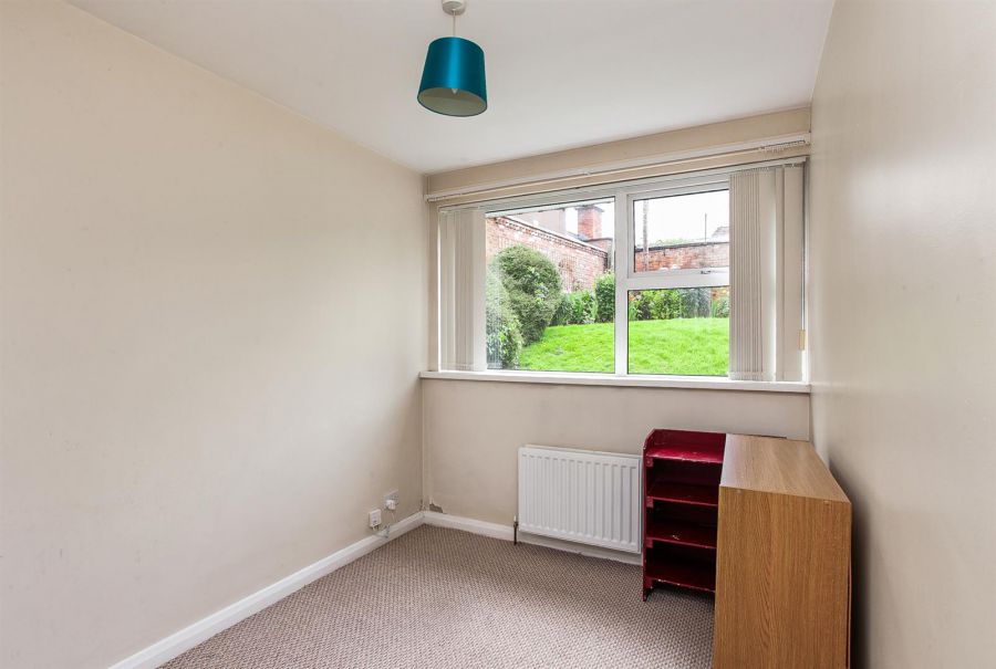 Apt 1 107 Marlborough Park South