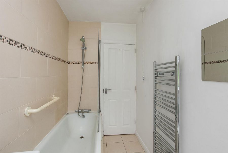 Apt 1 107 Marlborough Park South