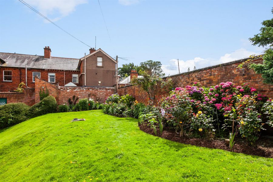 Apt 1 107 Marlborough Park South