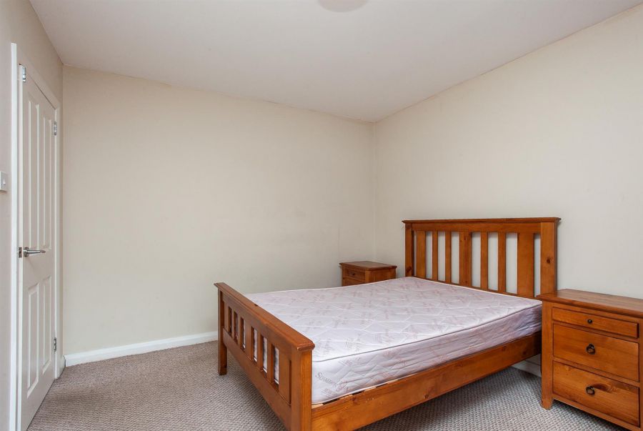 Apt 1 107 Marlborough Park South