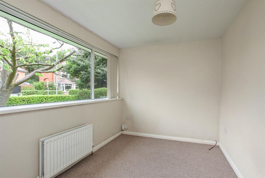 Apt 1 107 Marlborough Park South