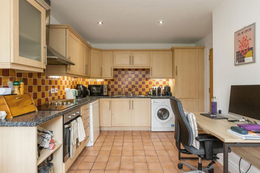 Apt 6, 48 Marlborough Park South