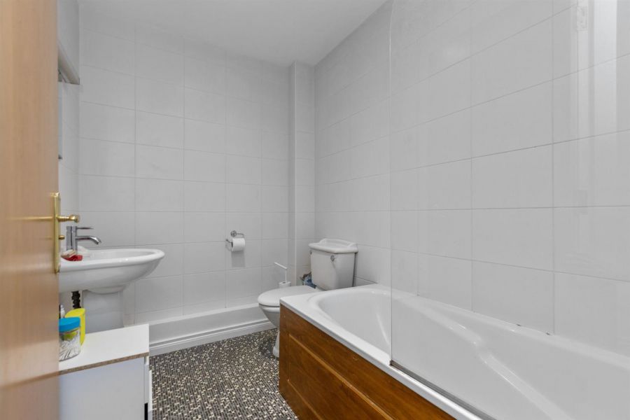 Apt 6, 48 Marlborough Park South