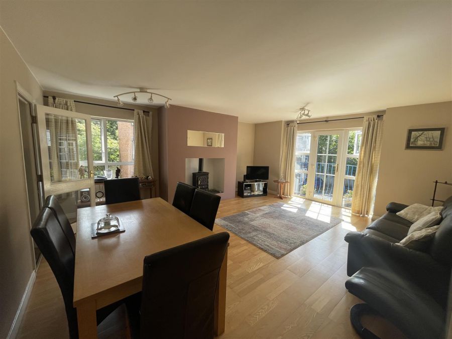 Apt 7 Glenburn Ford