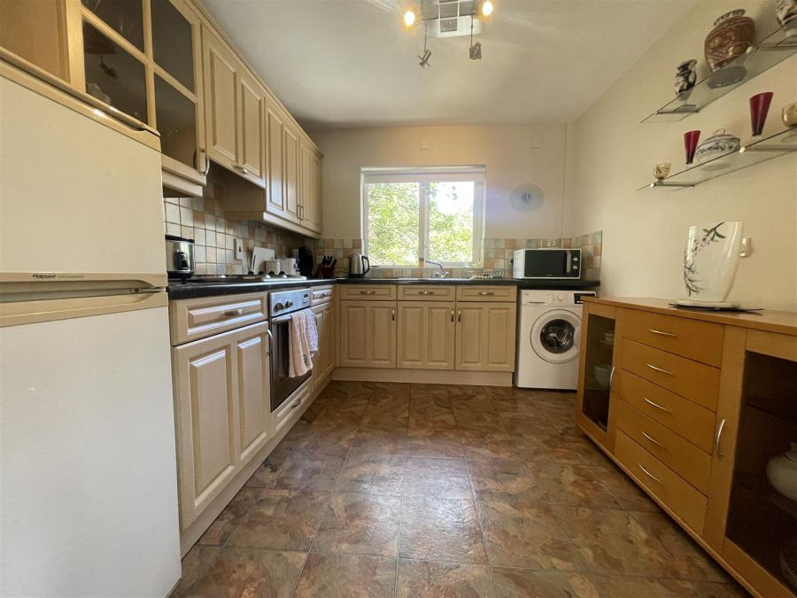 Apt 7 Glenburn Ford
