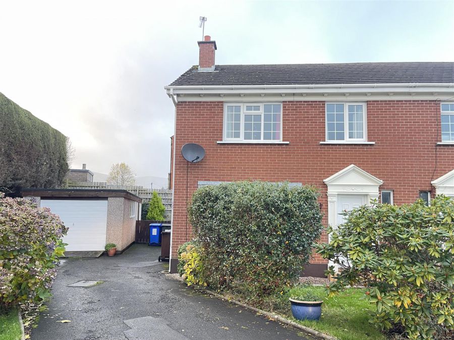4 Locksley Grange
