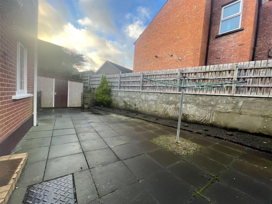 4 Locksley Grange