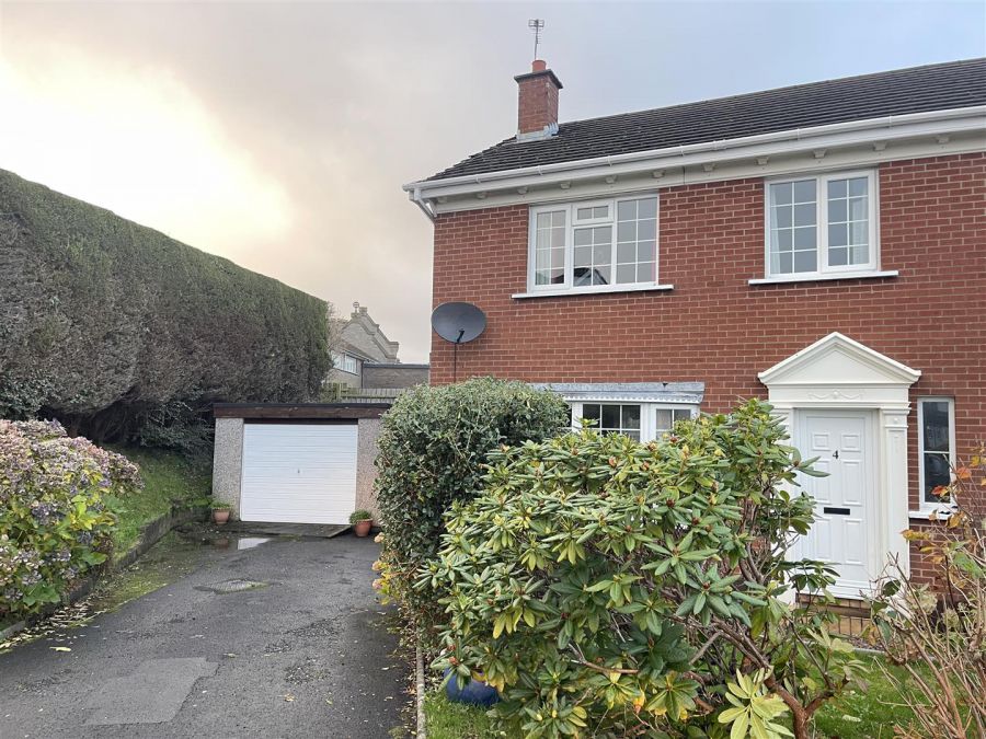 4 Locksley Grange