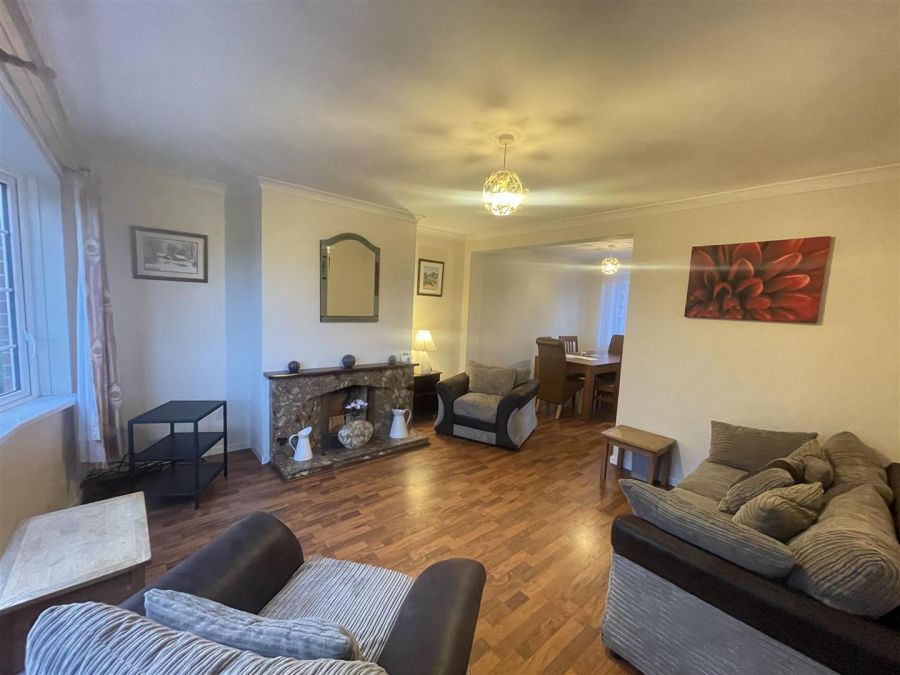 4 Locksley Grange