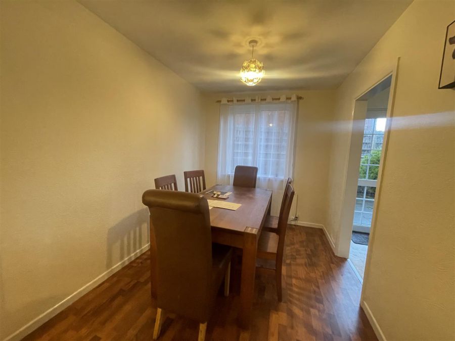 4 Locksley Grange