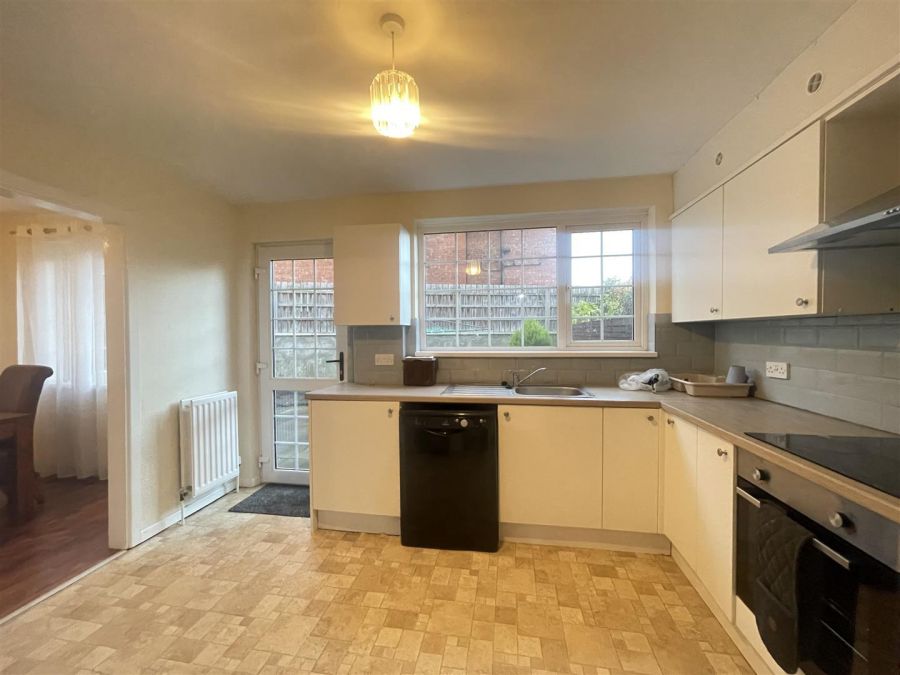 4 Locksley Grange