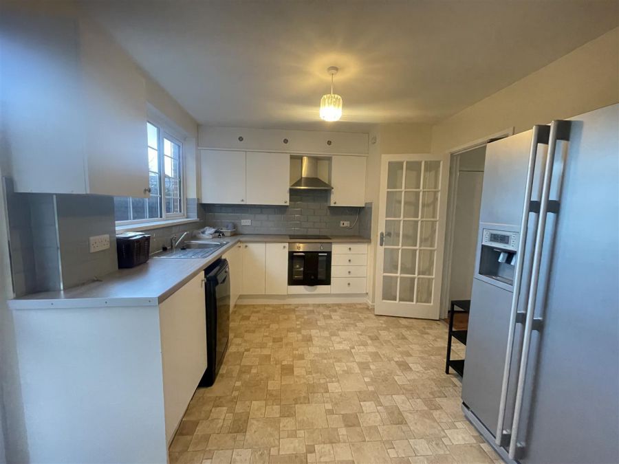 4 Locksley Grange