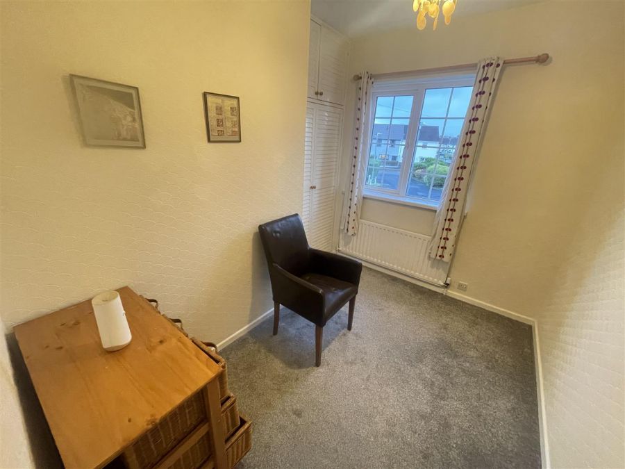 4 Locksley Grange