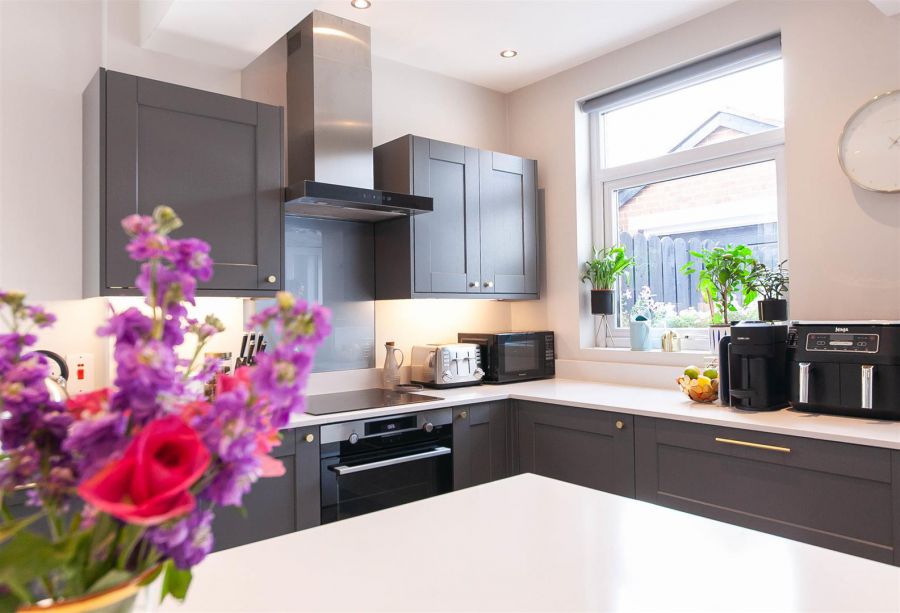 14 Cricklewood Crescent