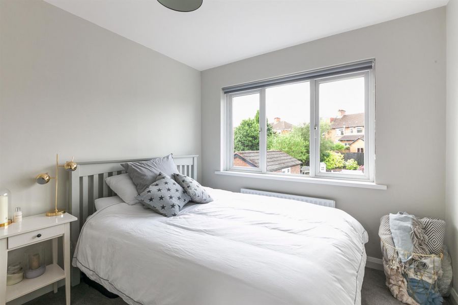 14 Cricklewood Crescent