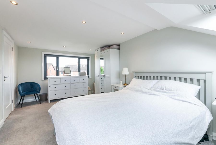 14 Cricklewood Crescent