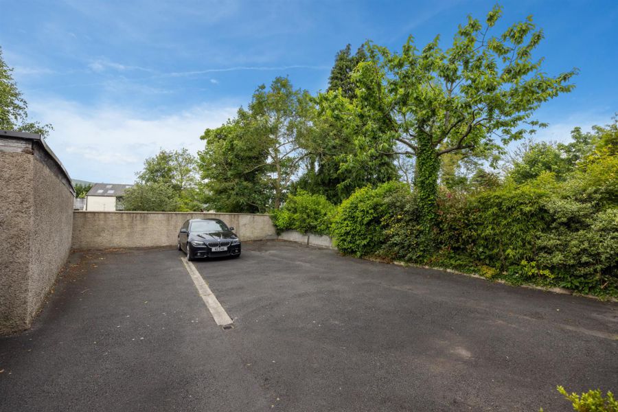 77 Upper Lisburn Road