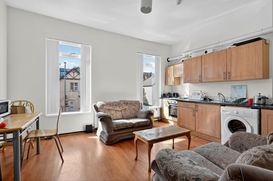 75 Wellesley Avenue (Converted Into Two Apartments)