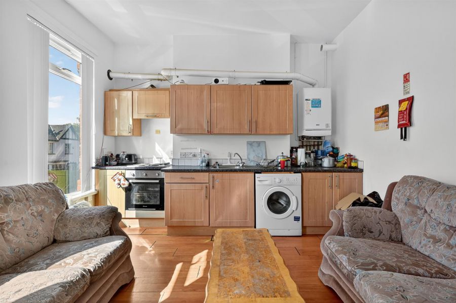 75 Wellesley Avenue (Converted Into Two Apartments) 75 Wellesley Avenue (Converted Into Two Apartments)