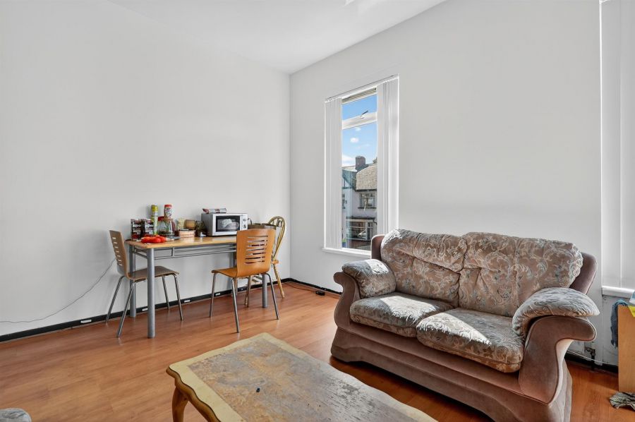 75 Wellesley Avenue (Converted Into Two Apartments) 75 Wellesley Avenue (Converted Into Two Apartments)