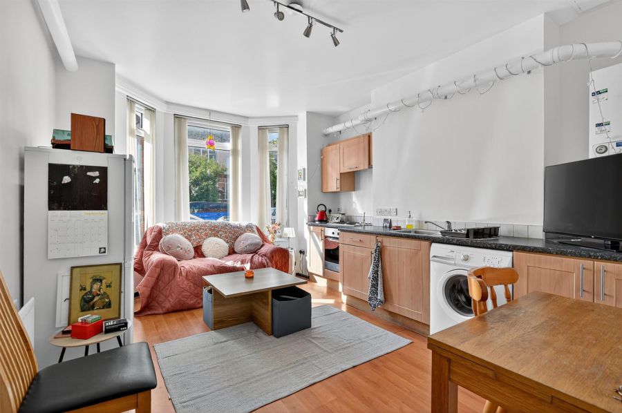 75 Wellesley Avenue (Converted Into Two Apartments) 75 Wellesley Avenue (Converted Into Two Apartments)