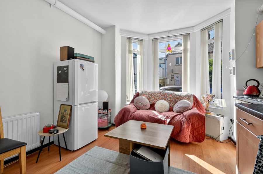 75 Wellesley Avenue (Converted Into Two Apartments) 75 Wellesley Avenue (Converted Into Two Apartments)
