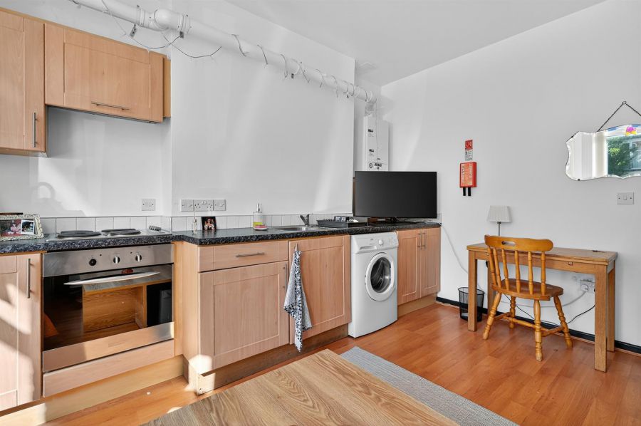 75 Wellesley Avenue (Converted Into Two Apartments) 75 Wellesley Avenue (Converted Into Two Apartments)