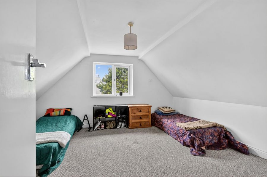 65 Diamond Gardens