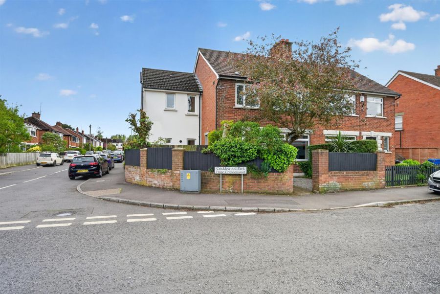 31 Cricklewood Park