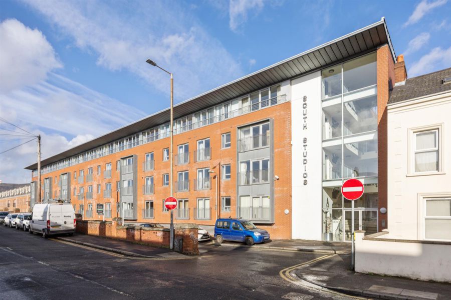 Apt 5 South Studios, Tates Avenue